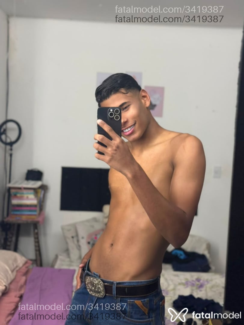 Acompanhante homem com cabelo castanho de olhos verdes - Michelmarque