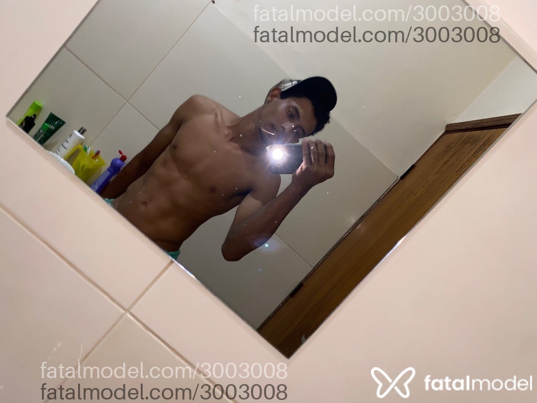 Acompanhante homem morena (o) de olhos castanhos - Carlão