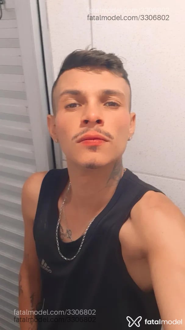 Acompanhante homem morena (o) de olhos castanhos - Gpdotsemlocal