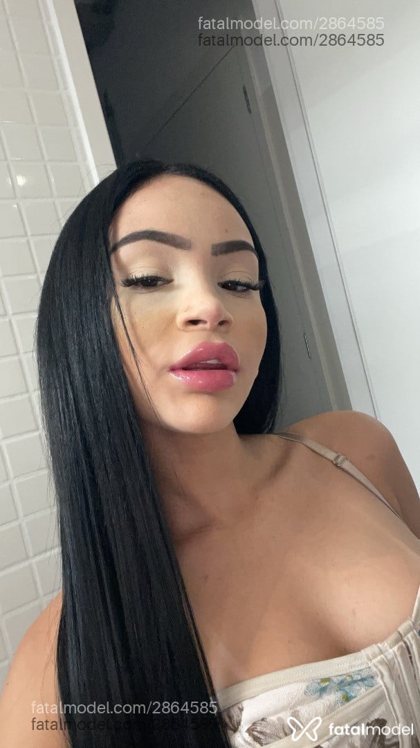 Acompanhante mulher morena (o) de olhos castanhos - Maya Bell