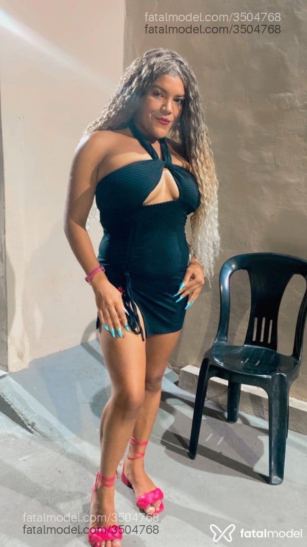 Acompanhante mulher loira (o) de olhos castanhos - Natália