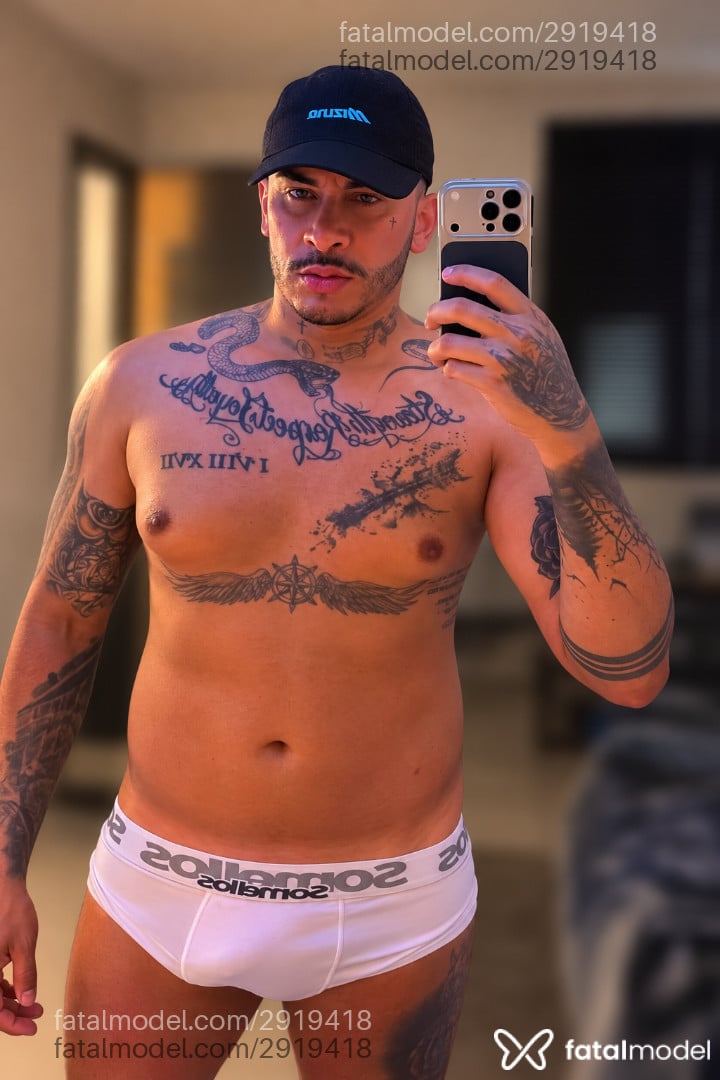 Acompanhante homem morena (o) de olhos castanhos - Morenotatuado