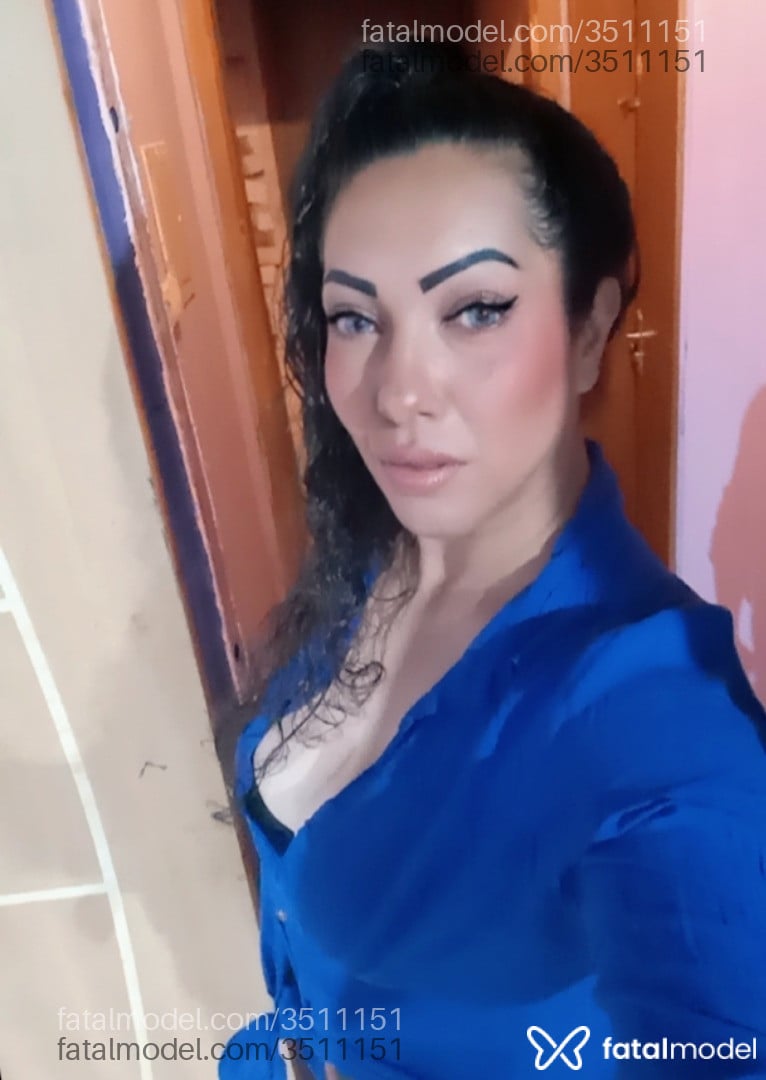 Acompanhante mulher com cabelo castanho de olhos azuis - Thaay Acompanhante mulher com cabelo castanho de olhos azuis - Thaay