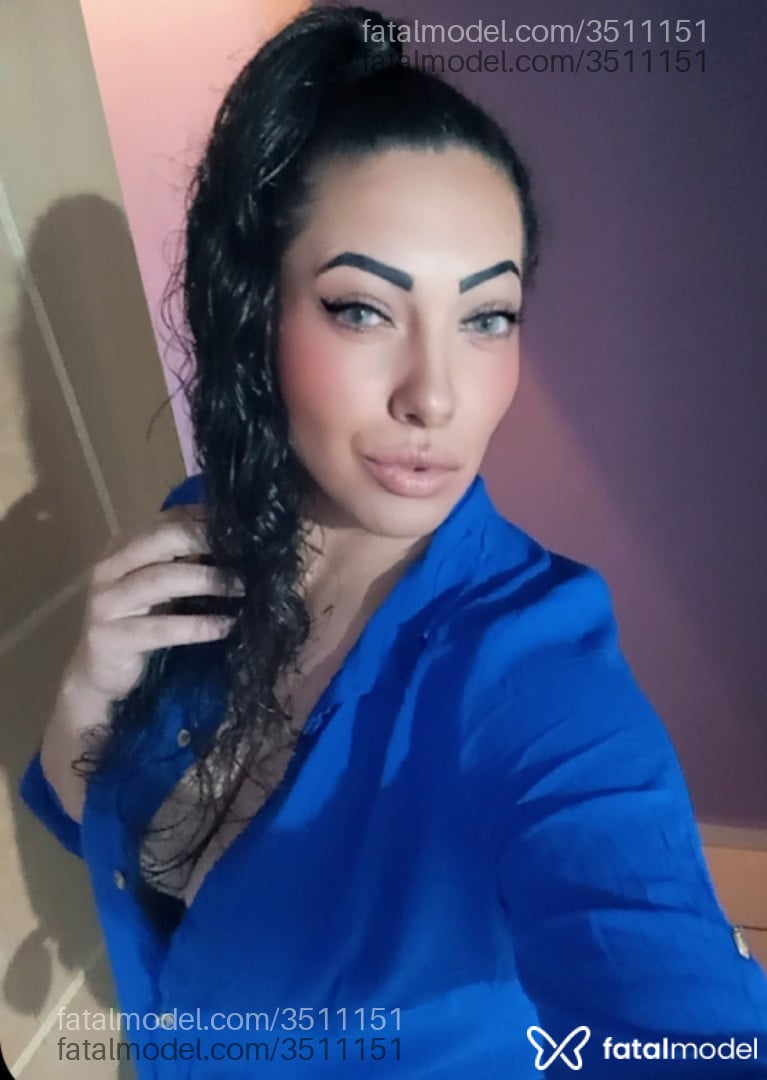 Acompanhante mulher com cabelo castanho de olhos azuis - Thaay Acompanhante mulher com cabelo castanho de olhos azuis - Thaay