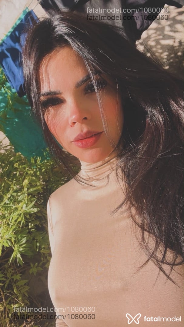 Acompanhante mulher morena (o) de olhos castanhos - Suzi Barth Acompanhante mulher morena (o) de olhos castanhos - Suzi Barth