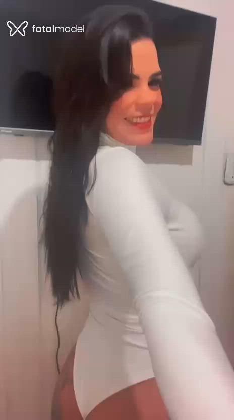 Acompanhante mulher morena (o) de olhos castanhos - Suzi Barth Acompanhante mulher morena (o) de olhos castanhos - Suzi Barth