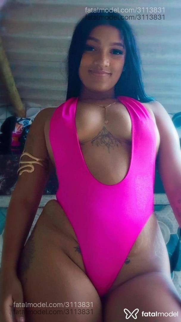 Acompanhante mulher morena (o) de olhos castanhos - Esther