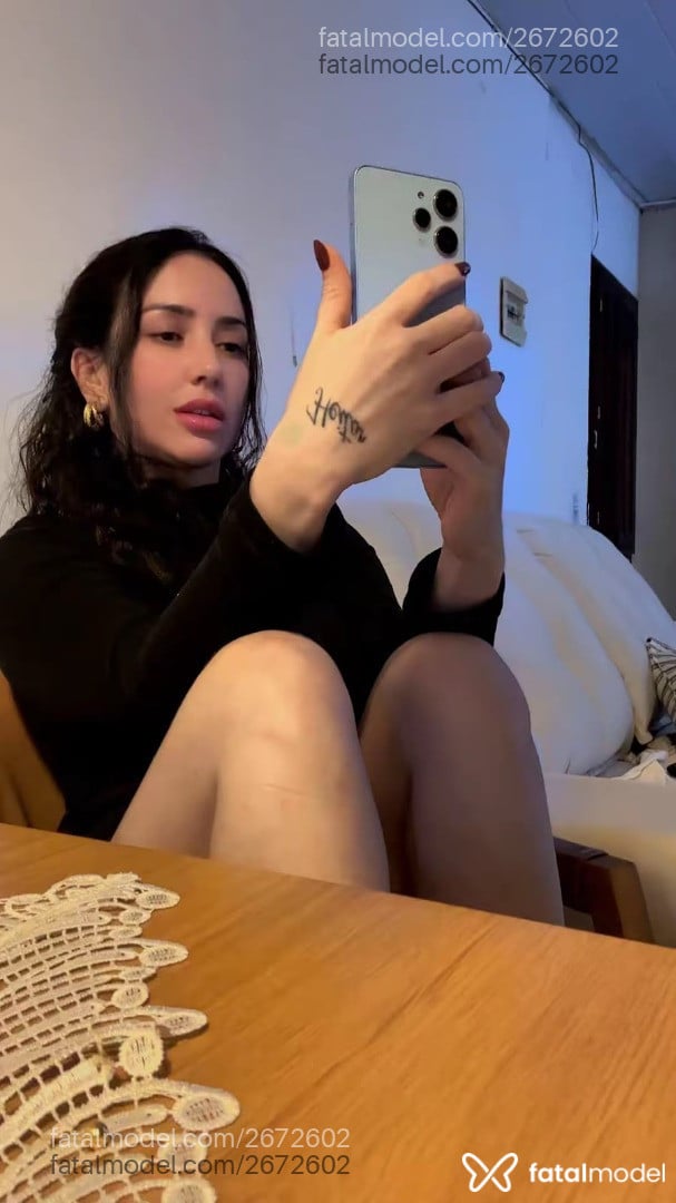 Acompanhante mulher com cabelo castanho de olhos mel - Heloísa