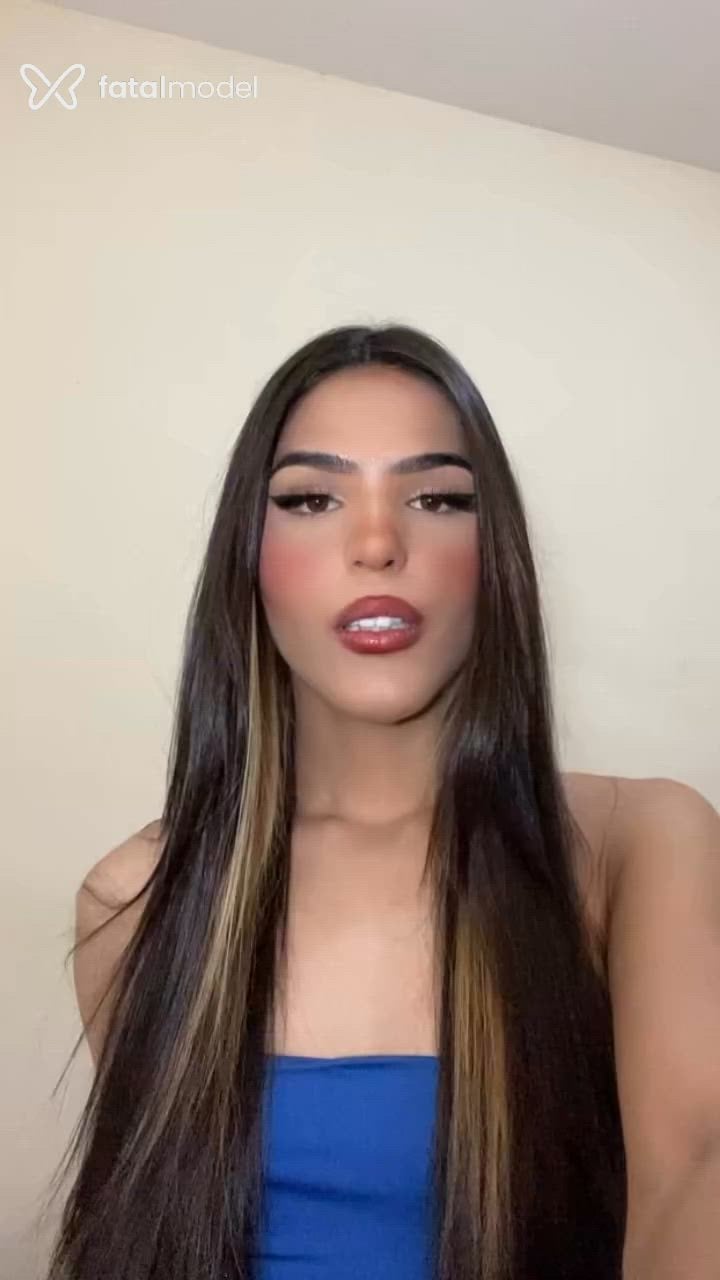 Acompanhante mulher trans com cabelo castanho de olhos castanhos - Cleo