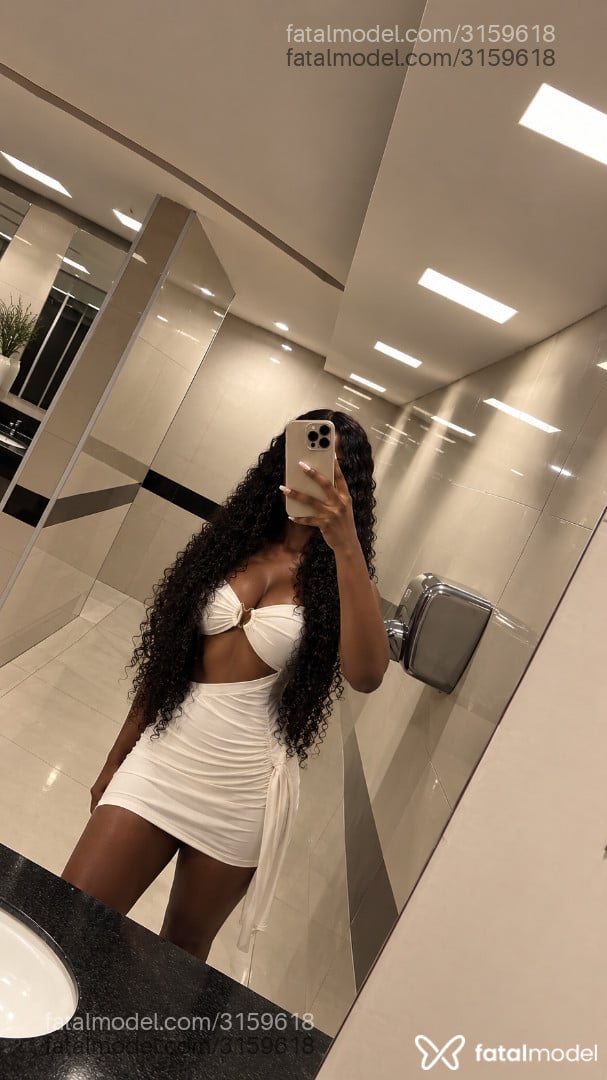 Acompanhante mulher morena (o) de olhos pretos - Mony Carvalho