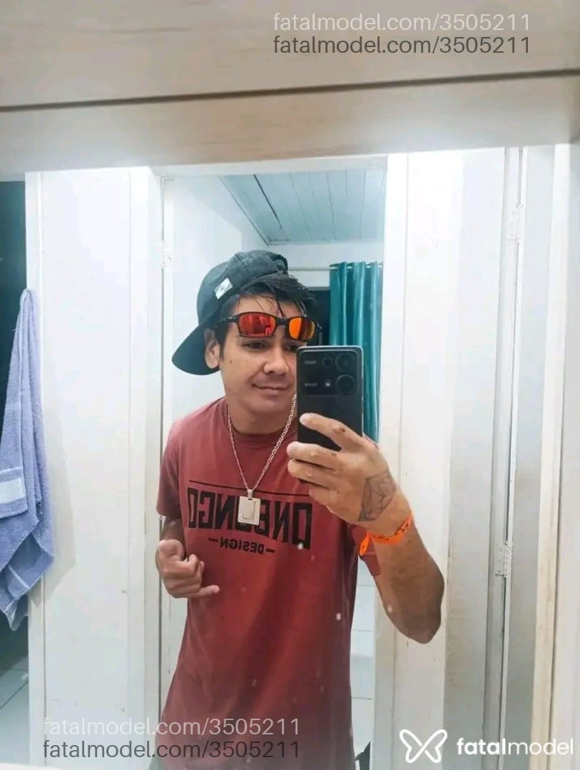 Acompanhante homem morena (o) de olhos castanhos - Danda