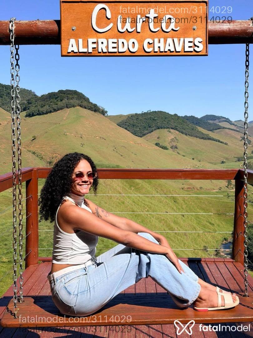 Acompanhante mulher morena (o) de olhos castanhos em Venda Nova do Imigrante - Valentina Ravelli