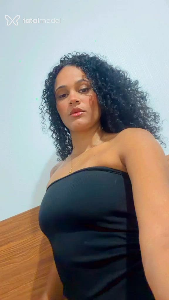 Acompanhante mulher morena (o) de olhos castanhos - Valentina Ravelli