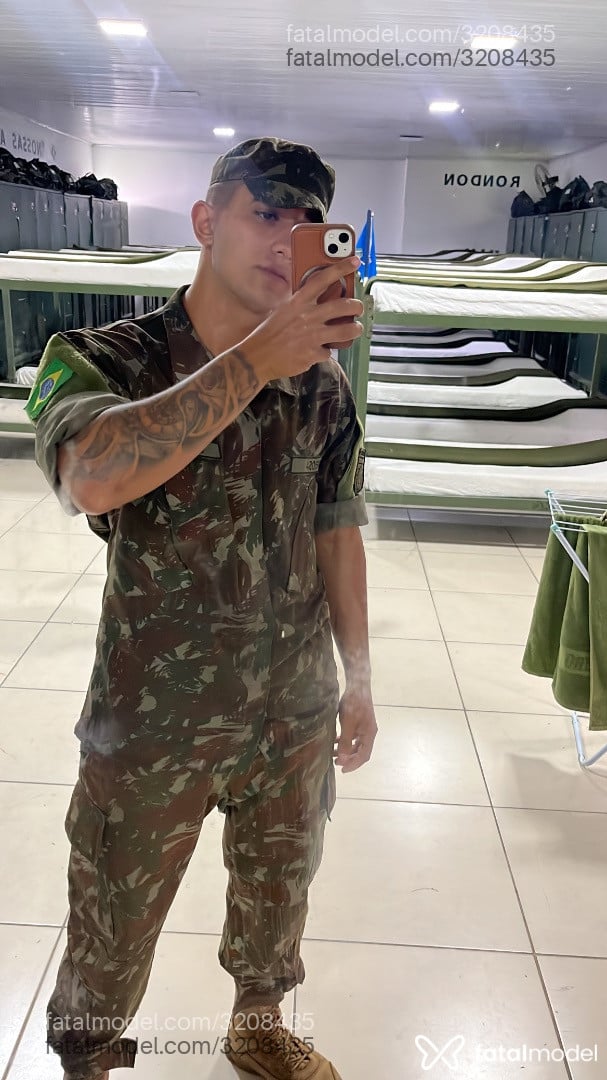 Acompanhante homem morena (o) de olhos castanhos - Gabriel
