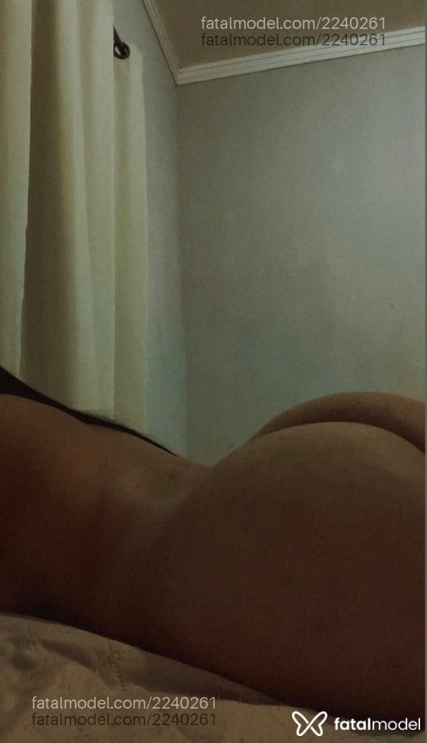 Acompanhante mulher morena (o) de olhos castanhos - ísis