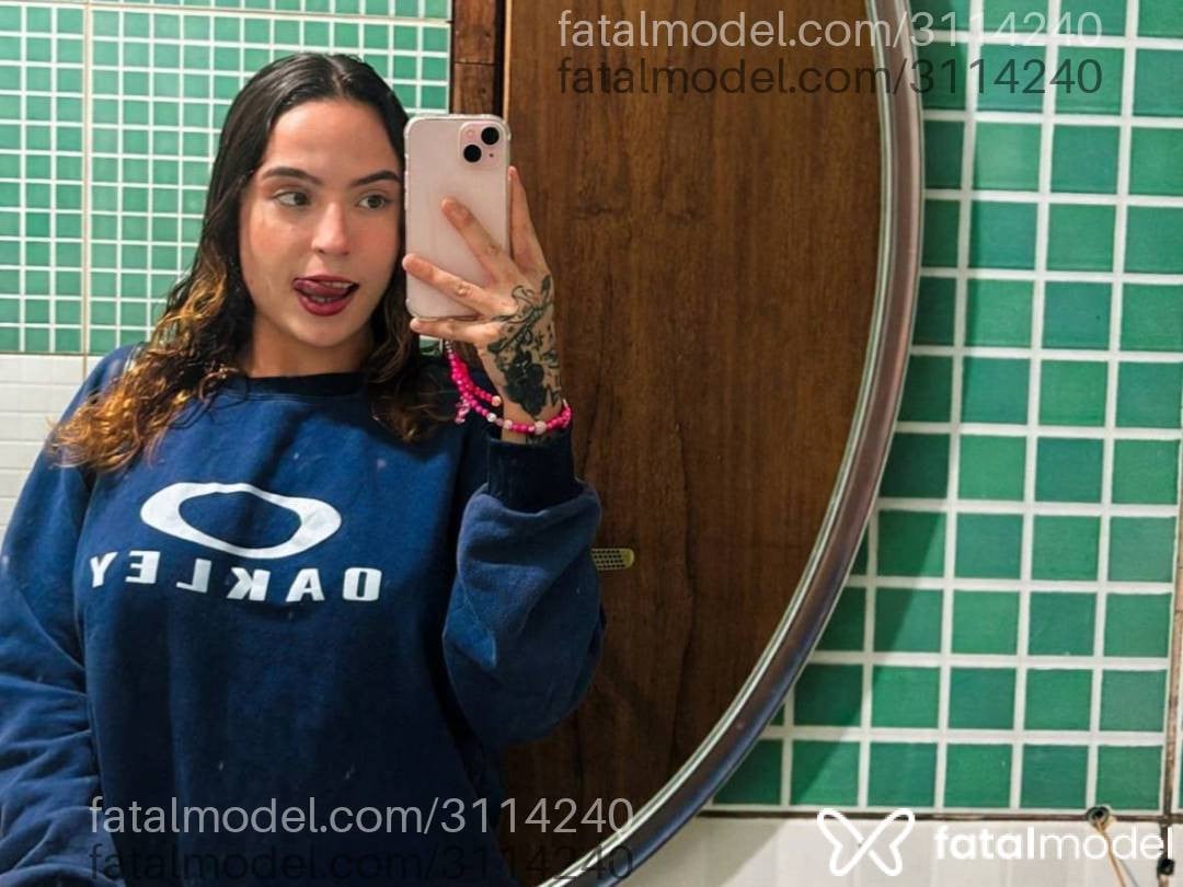 Acompanhante mulher morena (o) de olhos mel - Adriana