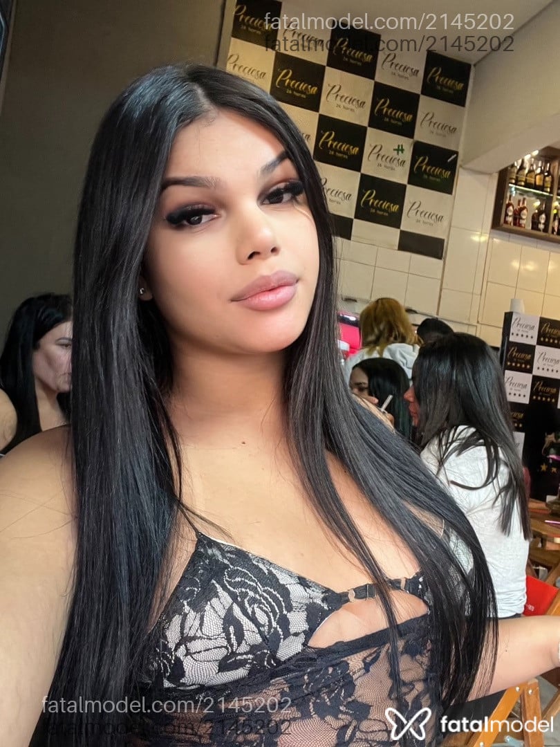 Acompanhante mulher trans morena (o) de olhos castanhos - Julia