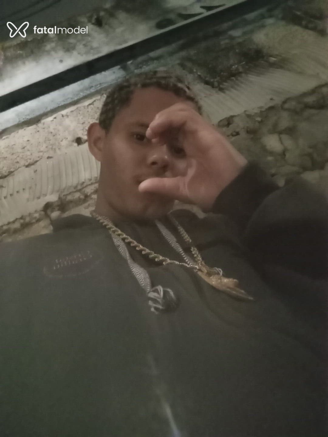 Acompanhante homem com cabelo castanho de olhos pretos - Comendor Acompanhante homem com cabelo castanho de olhos pretos - Comendor