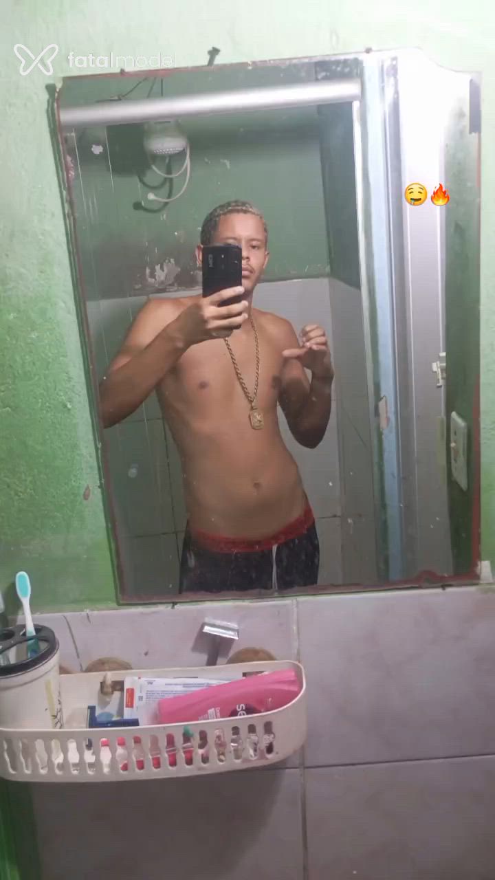 Acompanhante homem com cabelo castanho de olhos pretos - Comendor Acompanhante homem com cabelo castanho de olhos pretos - Comendor