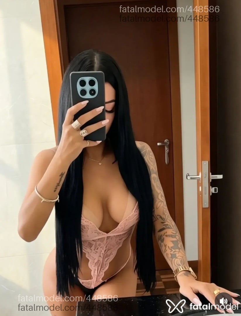 Acompanhante mulher com cabelo castanho de olhos castanhos - Marcela Vellani