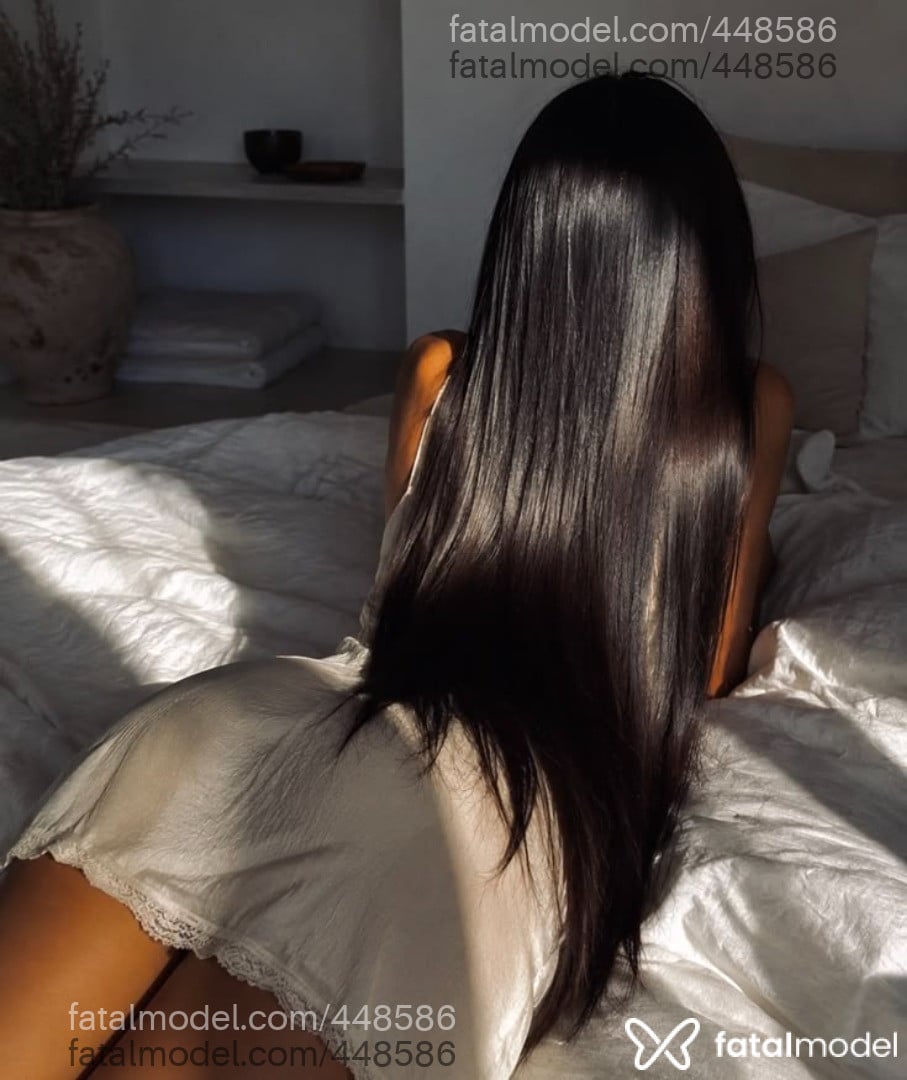 Acompanhante mulher com cabelo castanho de olhos castanhos - Marcela Vellani