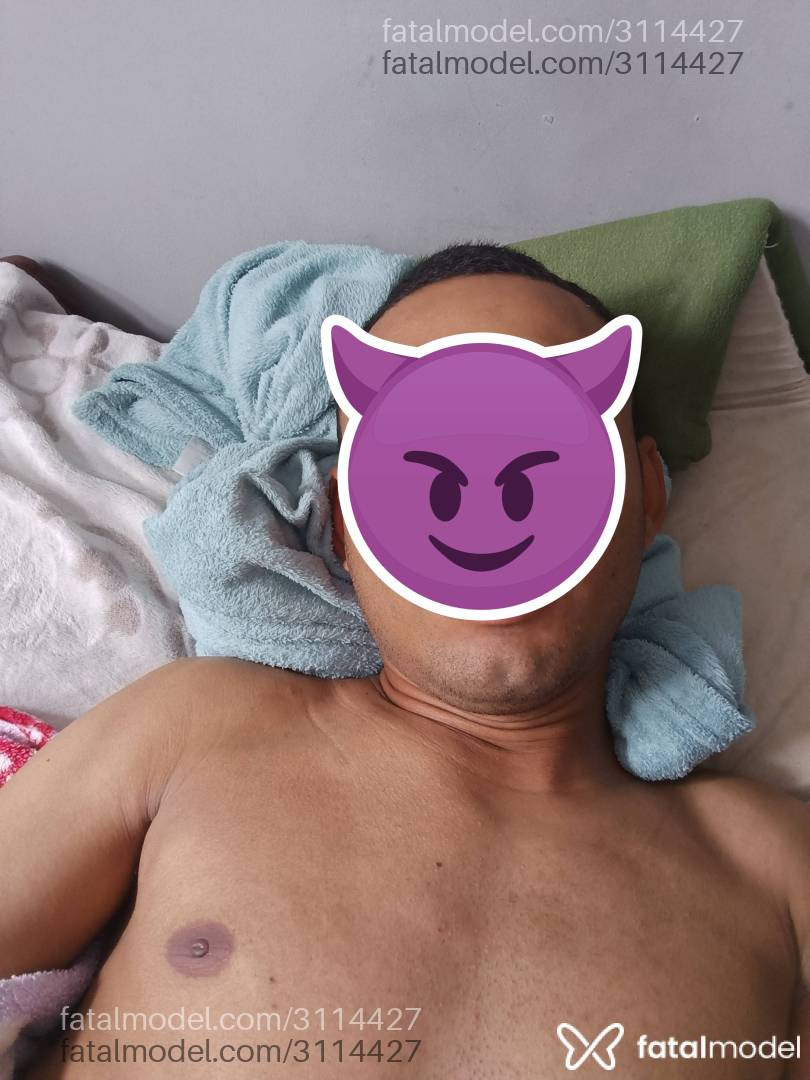Acompanhante homem com cabelo grisalho de olhos castanhos em Curitiba - Negonego