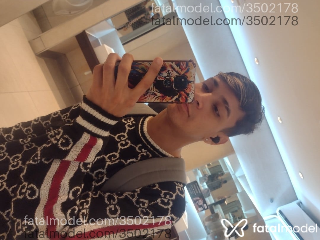 Acompanhante homem com cabelo castanho de olhos castanhos - Cacarex