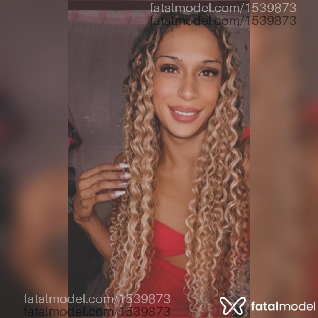 Acompanhante mulher trans morena (o) de olhos castanhos - Meel Silva