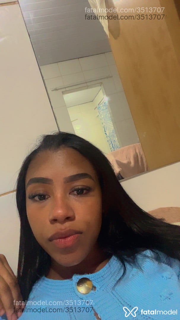 Acompanhante mulher morena (o) de olhos pretos - Thaínara
