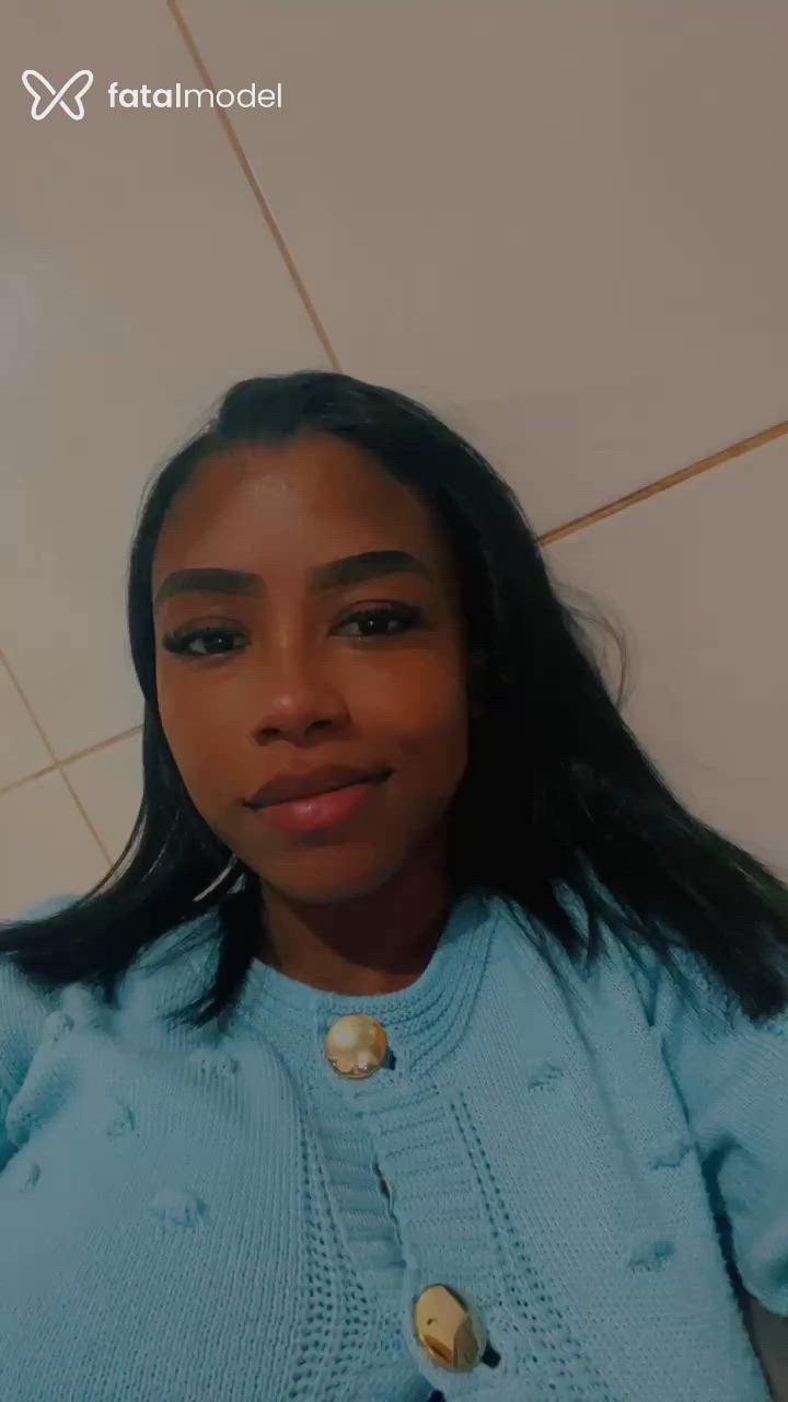 Acompanhante mulher morena (o) de olhos pretos - Thaínara