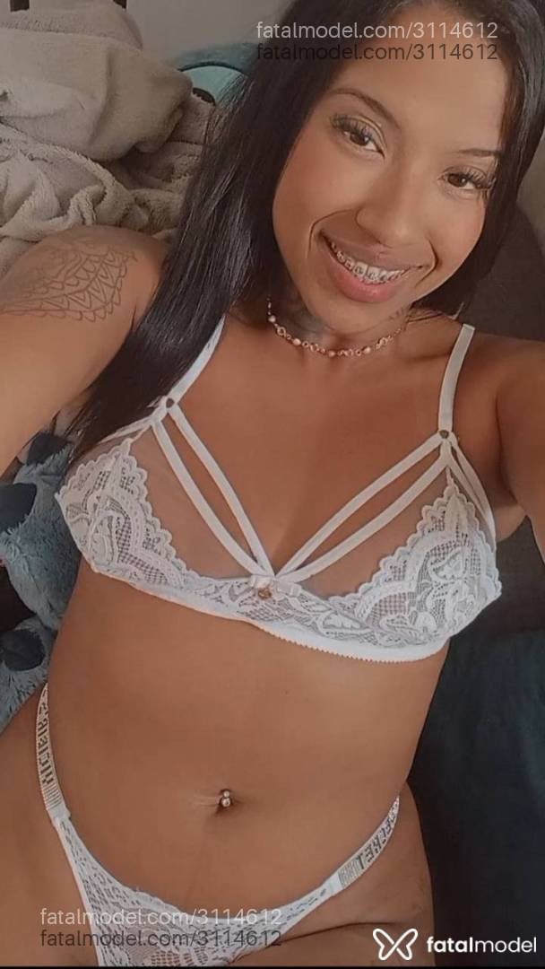 Acompanhante mulher morena (o) de olhos castanhos - Mia Albuquerque