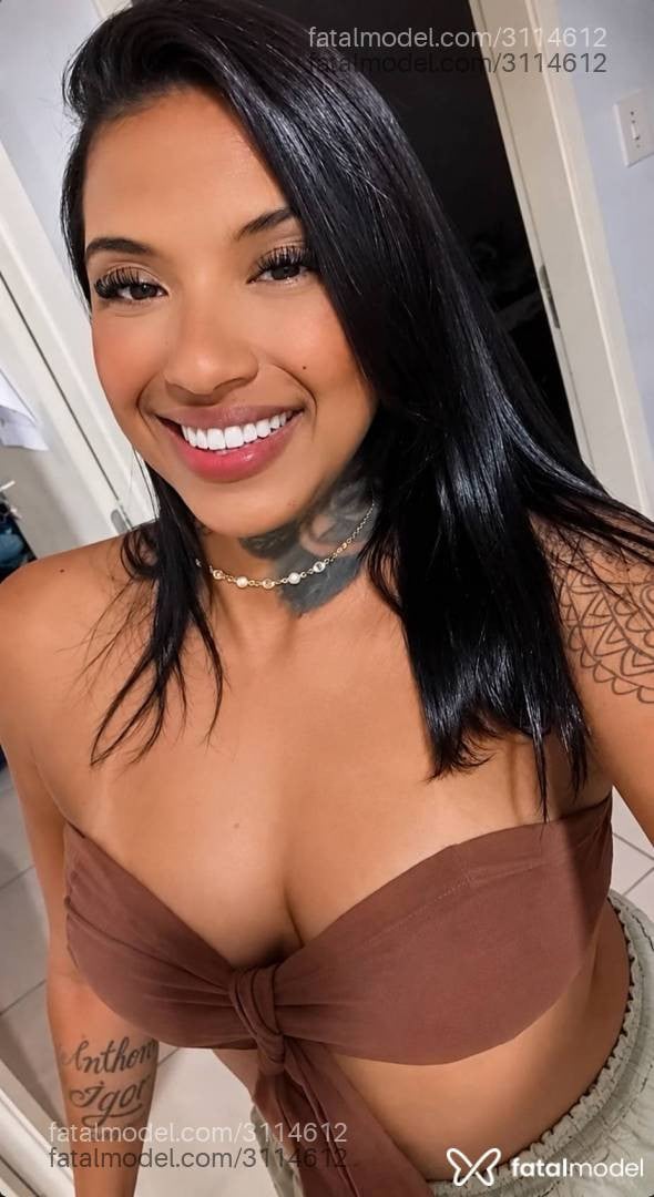 Acompanhante mulher morena (o) de olhos castanhos - Mia Albuquerque