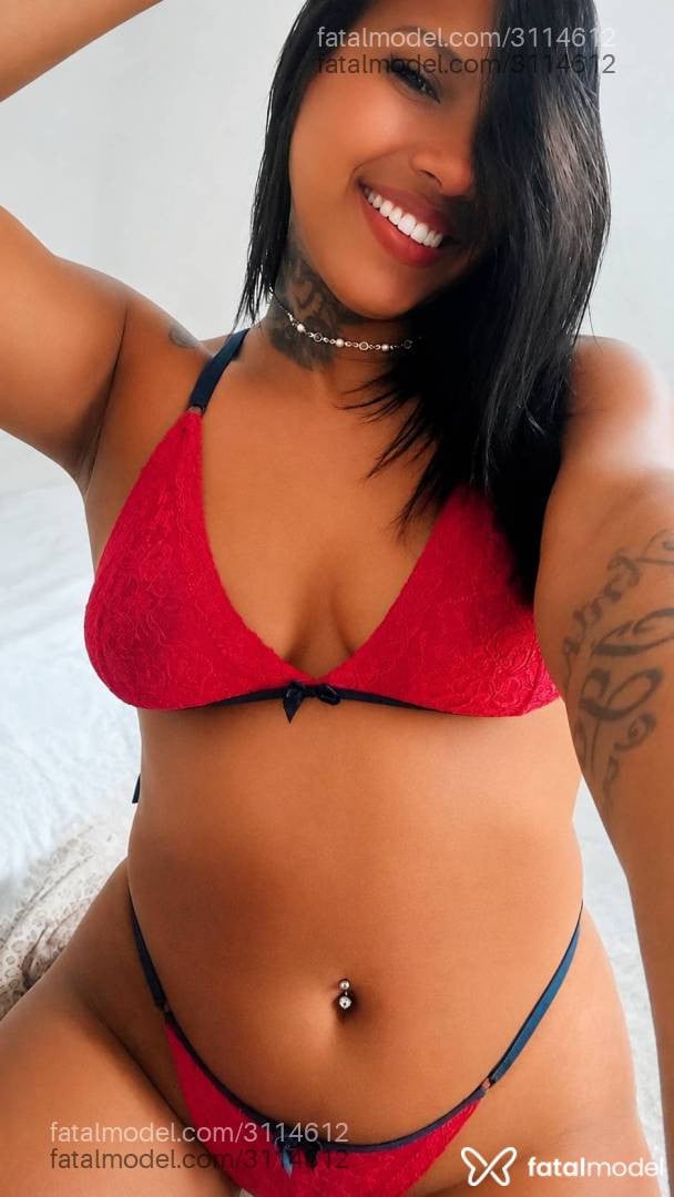Acompanhante mulher morena (o) de olhos castanhos - Mia Albuquerque