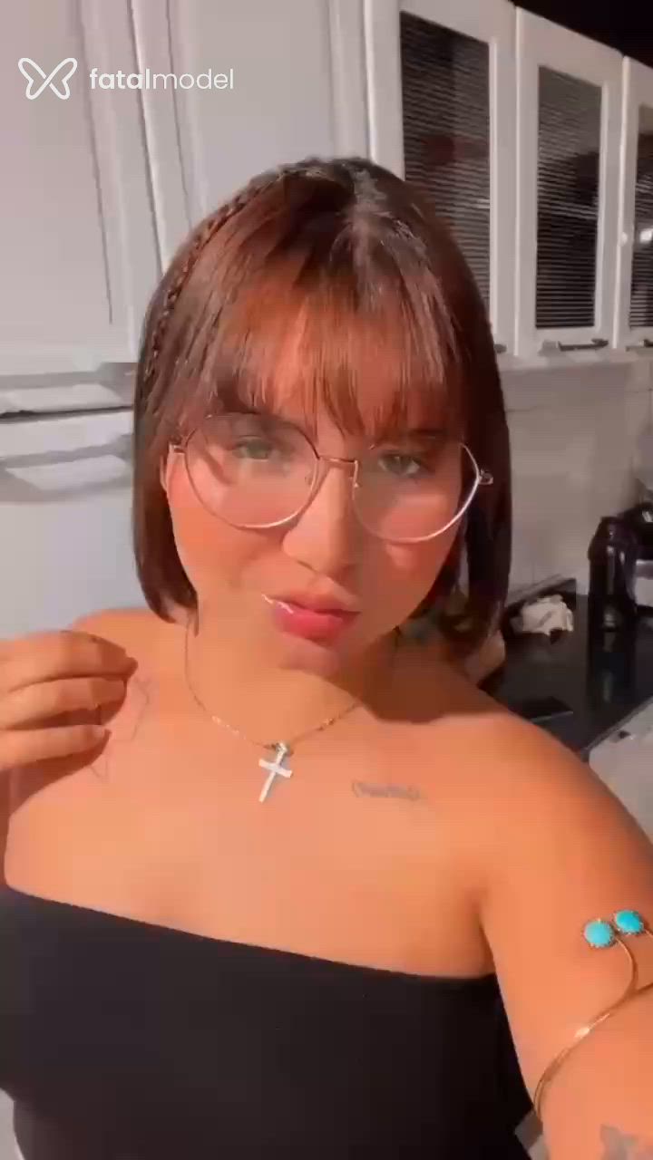 Acompanhante mulher morena (o) de olhos castanhos - Bruna