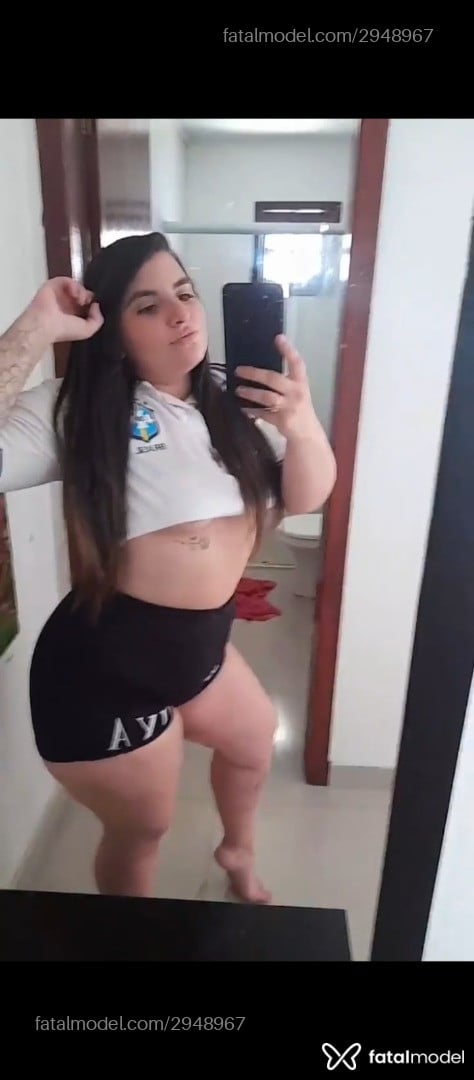 Acompanhante mulher com cabelo castanho de olhos castanhos - Larrrriiihhhh
