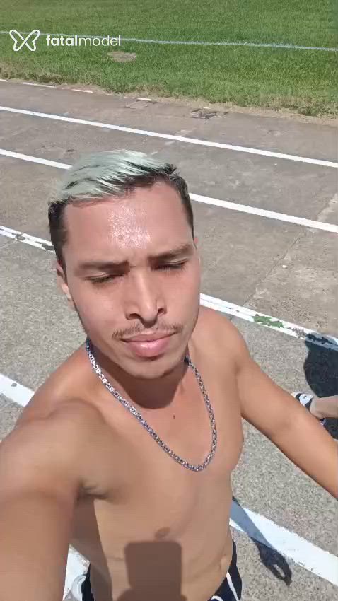 Acompanhante homem com cabelo castanho de olhos mel - Felipe Acompanhante homem com cabelo castanho de olhos mel - Felipe