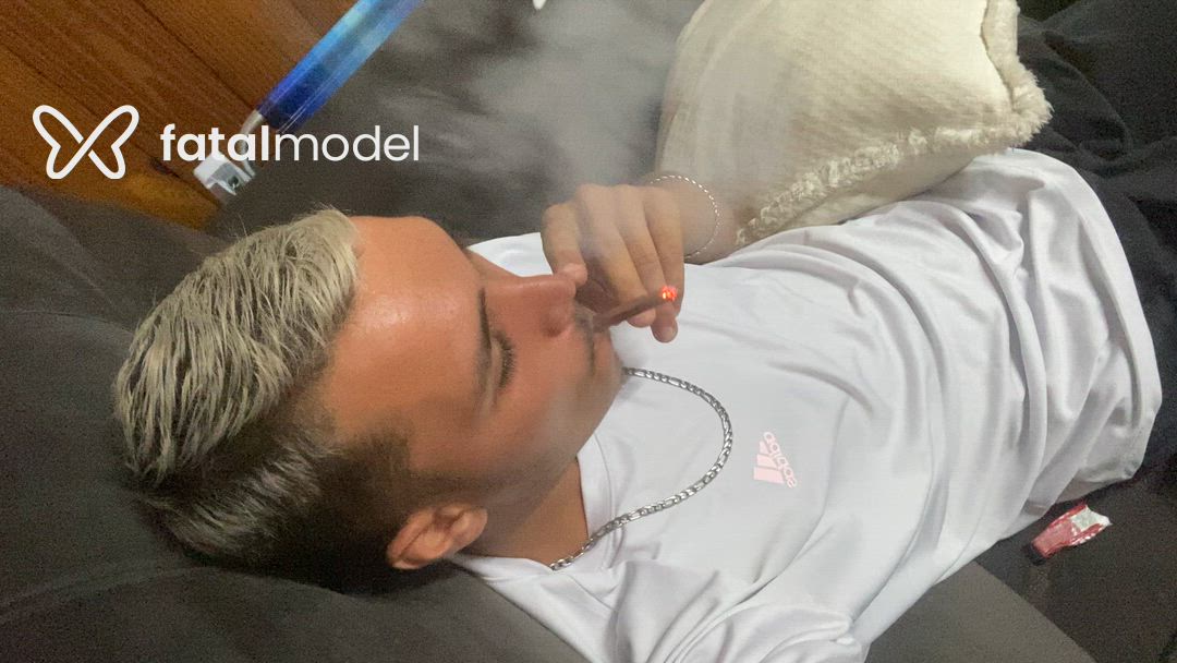 Acompanhante homem com cabelo castanho de olhos mel - Felipe Acompanhante homem com cabelo castanho de olhos mel - Felipe