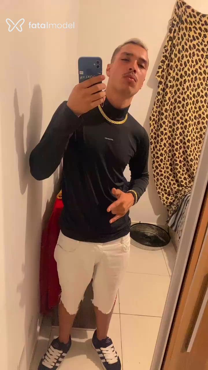 Acompanhante homem com cabelo castanho de olhos mel - Felipe Acompanhante homem com cabelo castanho de olhos mel - Felipe