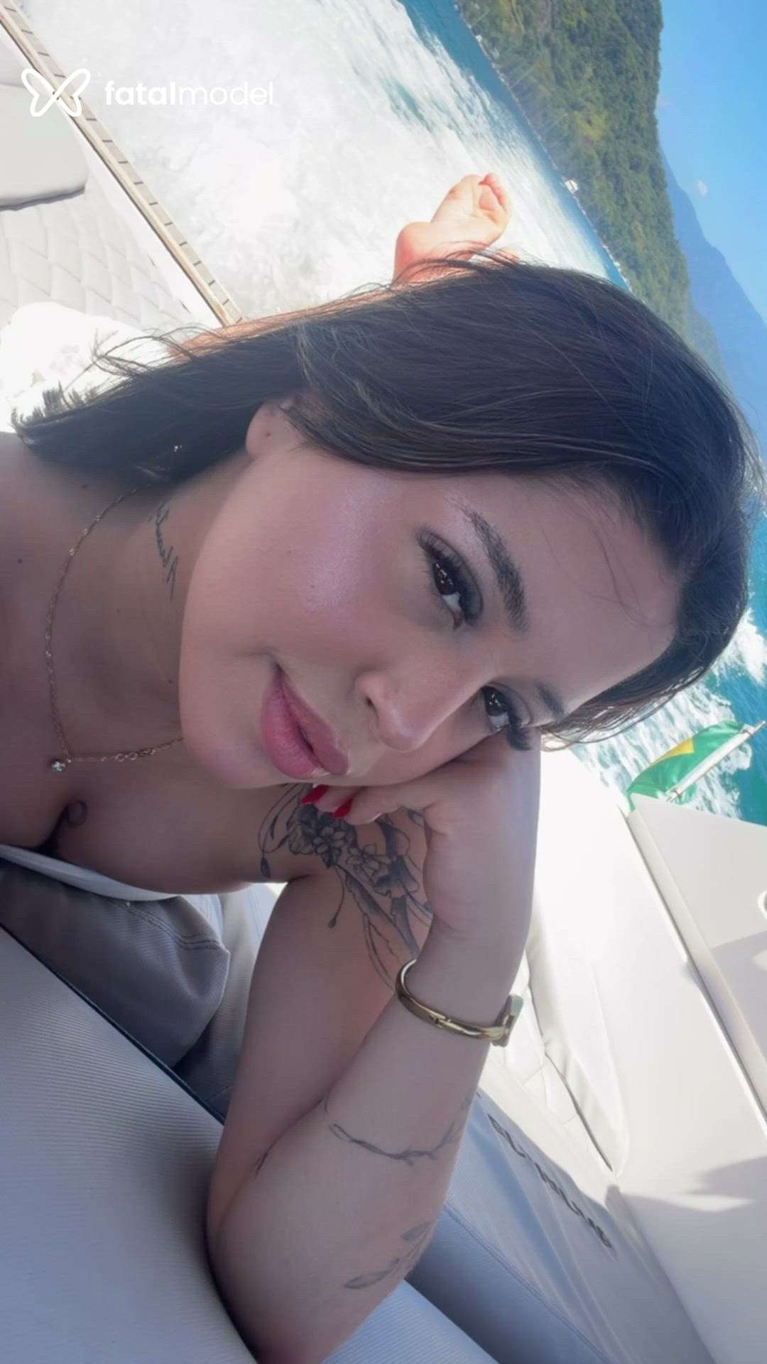 Acompanhante mulher morena (o) de olhos castanhos - Alice Buarque