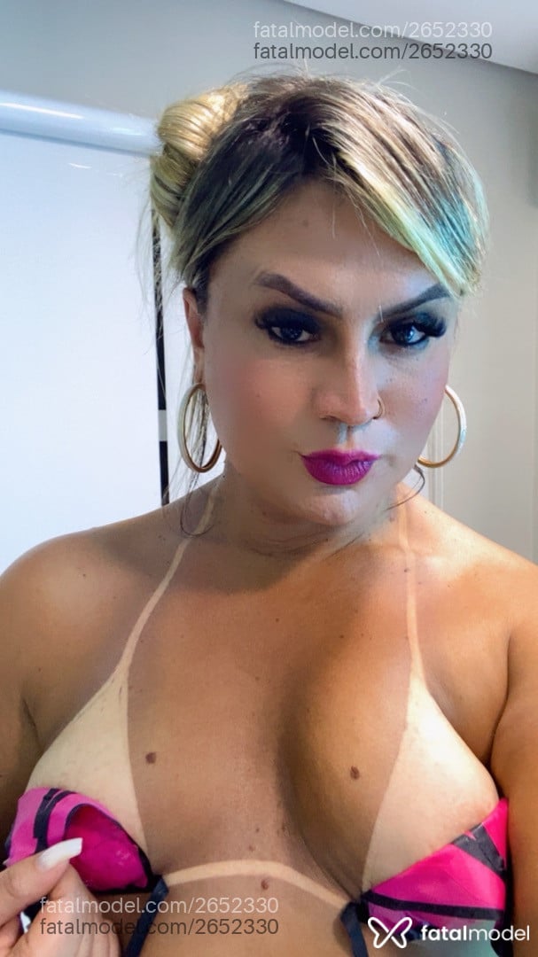 Acompanhante mulher trans loira (o) de olhos castanhos - Isabela Coutinho