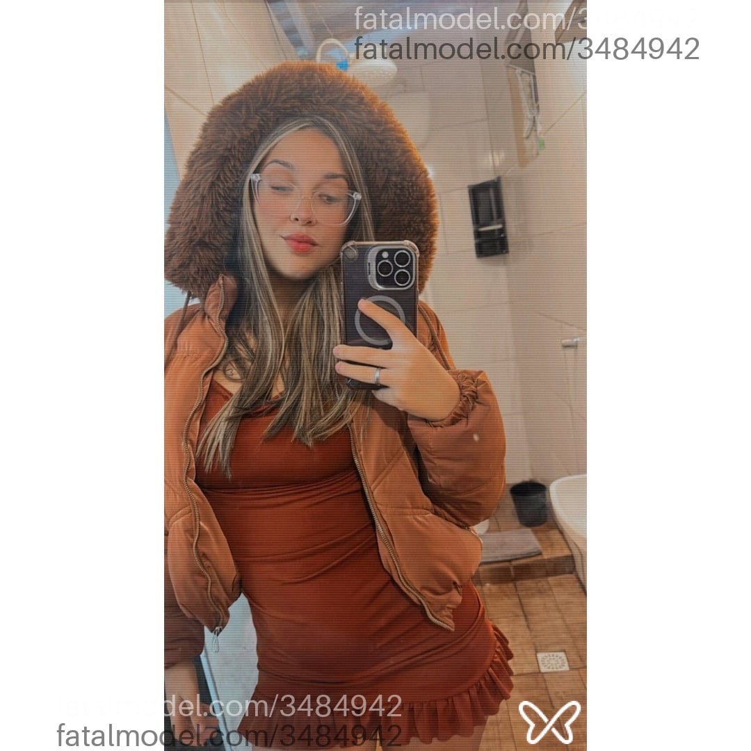 Acompanhante mulher loira (o) de olhos castanhos - Gabryella