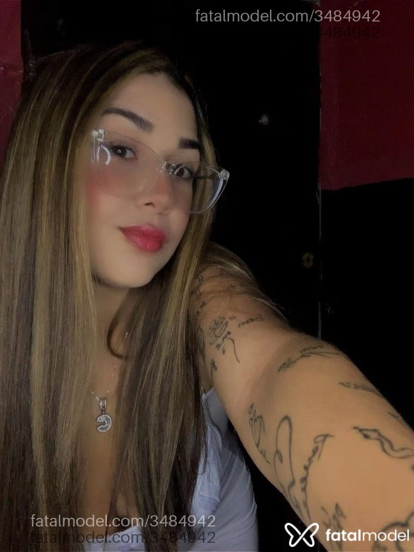 Acompanhante mulher loira (o) de olhos castanhos - Gabryella