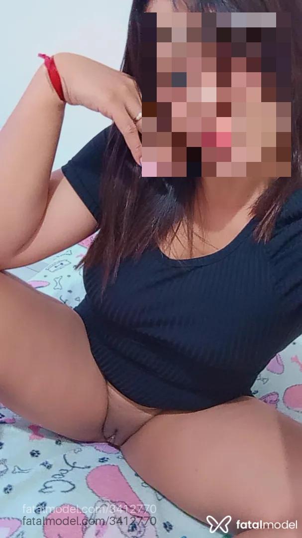 Acompanhante mulher com cabelo castanho de olhos pretos - Venham