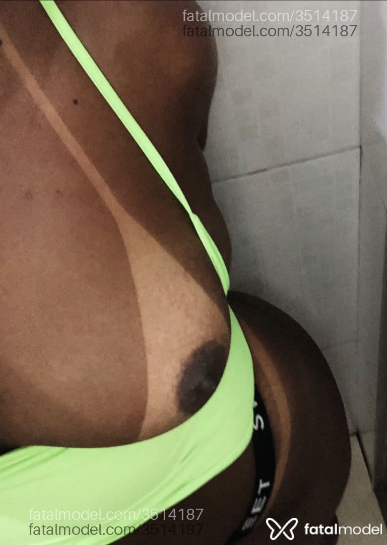 Acompanhante mulher loira (o) de olhos castanhos - Bruninha
