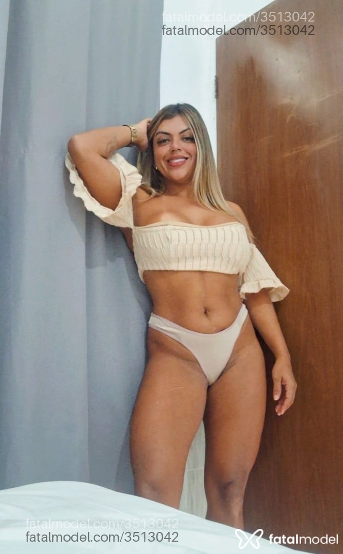 Acompanhante mulher loira (o) de olhos mel - Virgínia