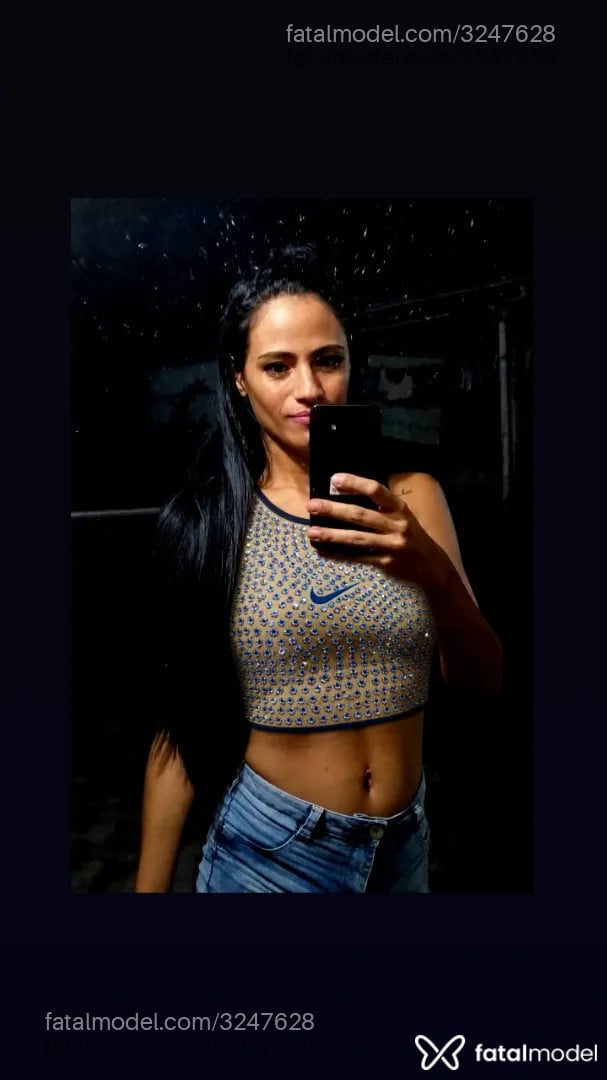 Acompanhante mulher trans morena (o) de olhos castanhos - Fendí