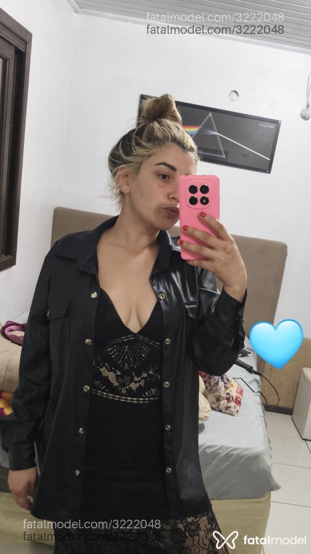 Acompanhante mulher loira (o) de olhos castanhos - Vitória