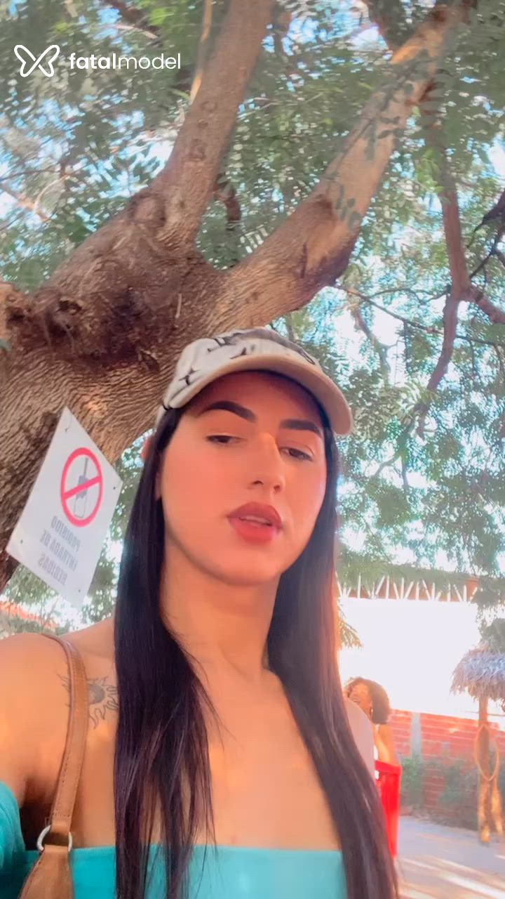 Acompanhante mulher trans morena (o) de olhos pretos - Karla