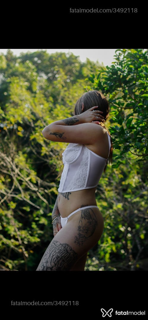 Acompanhante mulher morena (o) de olhos castanhos - Serena