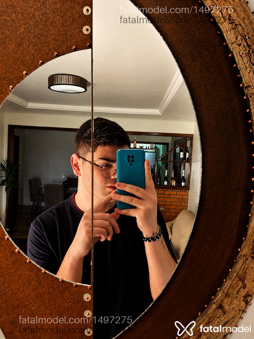 Acompanhante homem com cabelo castanho de olhos castanhos - Hugo